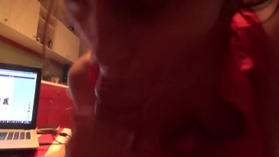 घरी कोणी नसताना शाळकरी मुलगी तिच्या भावाची डिक चोखते